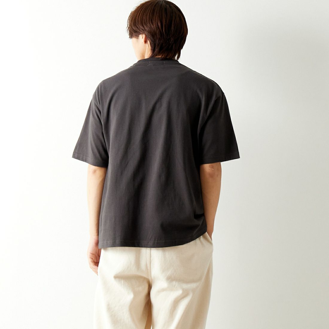 33Degrees [サーティースリーディグリーズ] 髭おじさんサガラ刺繍半袖Tシャツ [TDR-242-024] A BLACK &&モデル身長：179cm 着用サイズ：M&&