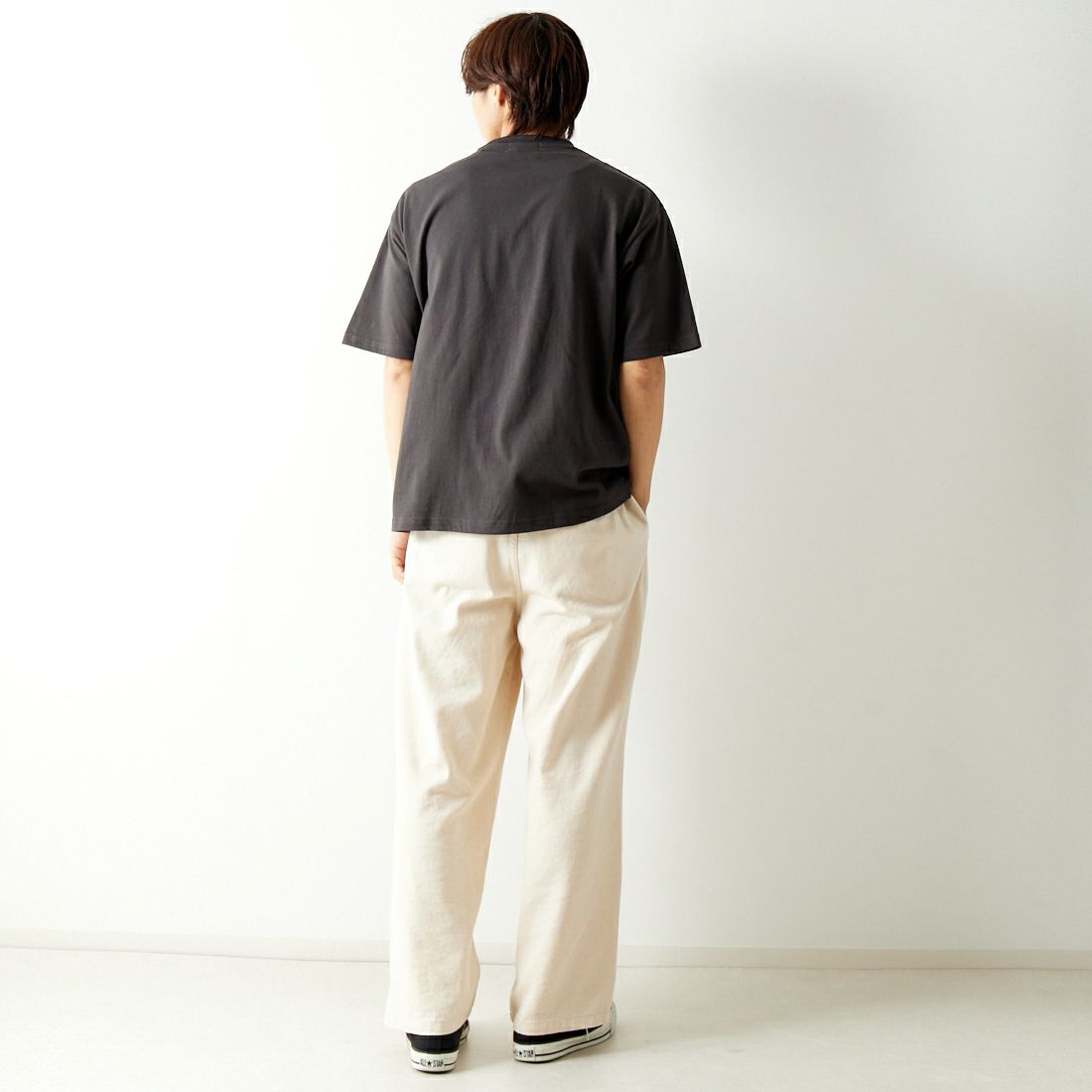 33Degrees [サーティースリーディグリーズ] 髭おじさんサガラ刺繍半袖Tシャツ [TDR-242-024] A BLACK &&モデル身長：179cm 着用サイズ：M&&