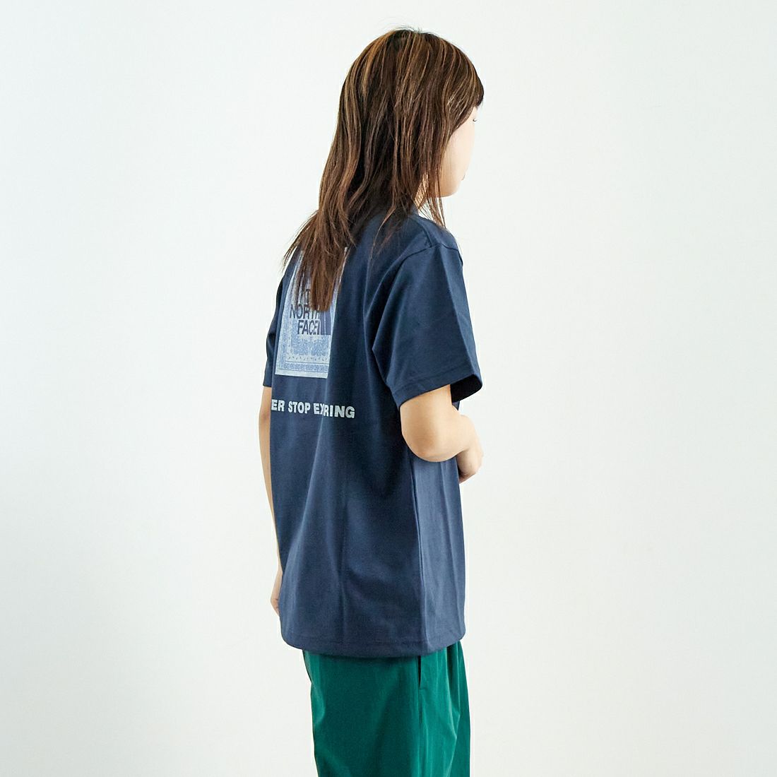THE NORTH FACE [ザ ノースフェイス] ショートスリーブ バンダナスクエアロゴTシャツ [NT32446] UN &&モデル身長：167cm 着用サイズ：S&&