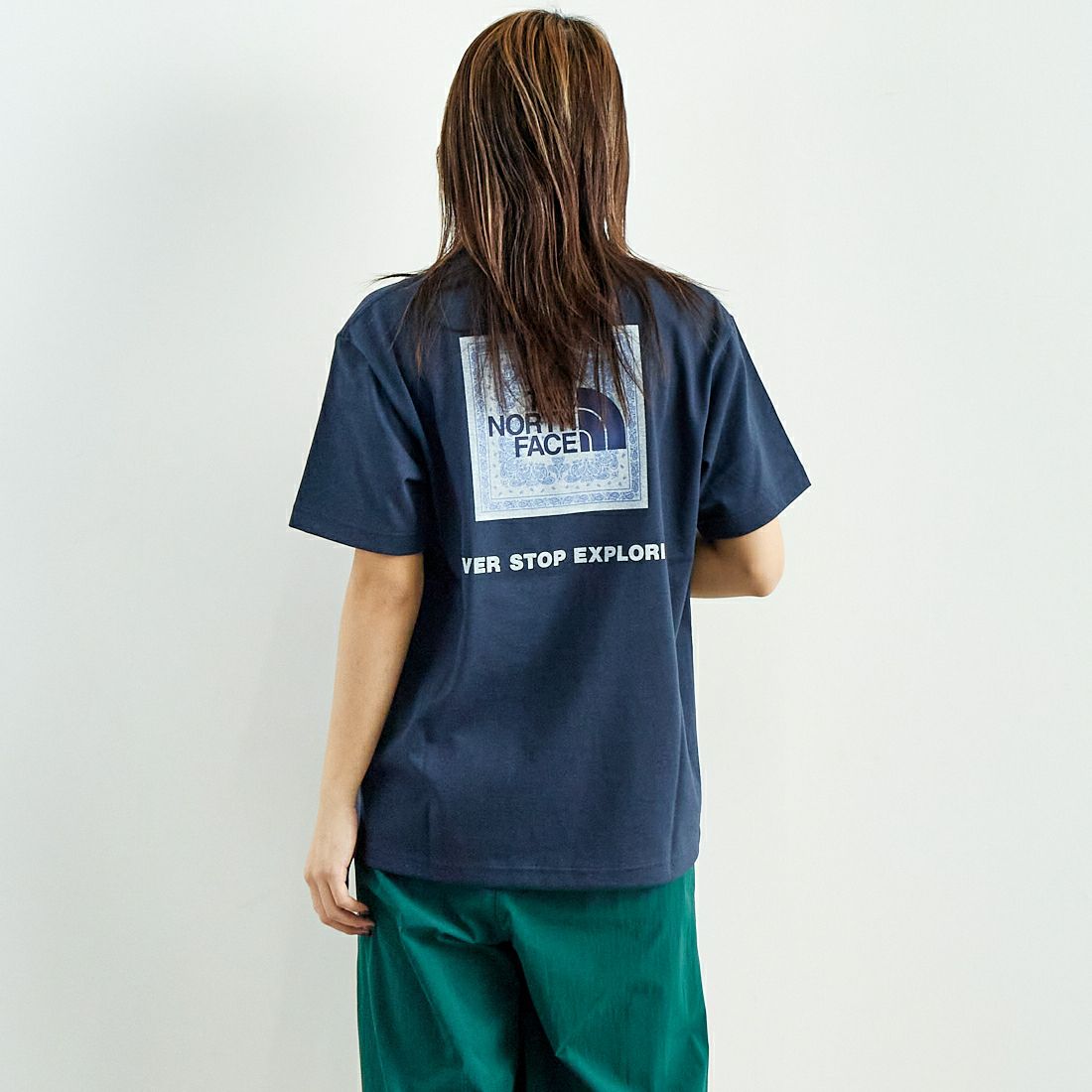 THE NORTH FACE [ザ ノースフェイス] ショートスリーブ バンダナスクエアロゴTシャツ [NT32446] UN &&モデル身長：167cm 着用サイズ：S&&