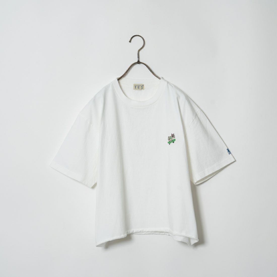 The Endless Summer [エンドレスサマー] 別注 ショート丈 BUHIワンポイントロゴ刺繍Tシャツ [FH-24574504-JF] 07 WHITE