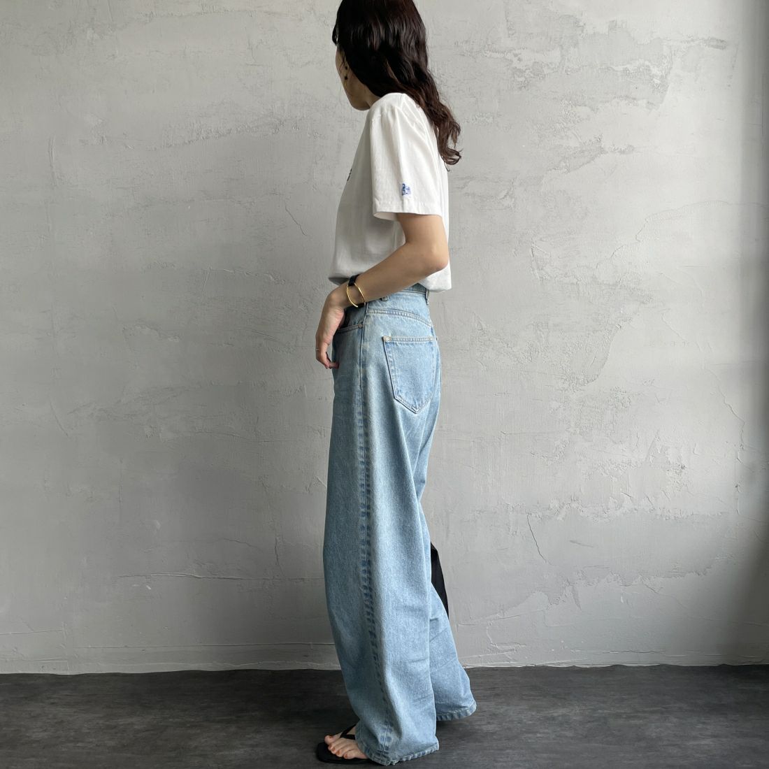 The Endless Summer [エンドレスサマー] 別注 花柄ワンポイント刺繍ロゴ ショートスリーブTシャツ [FH-24574503-JF] 07 WHITE &&モデル身長：160cm 着用サイズ：S&&