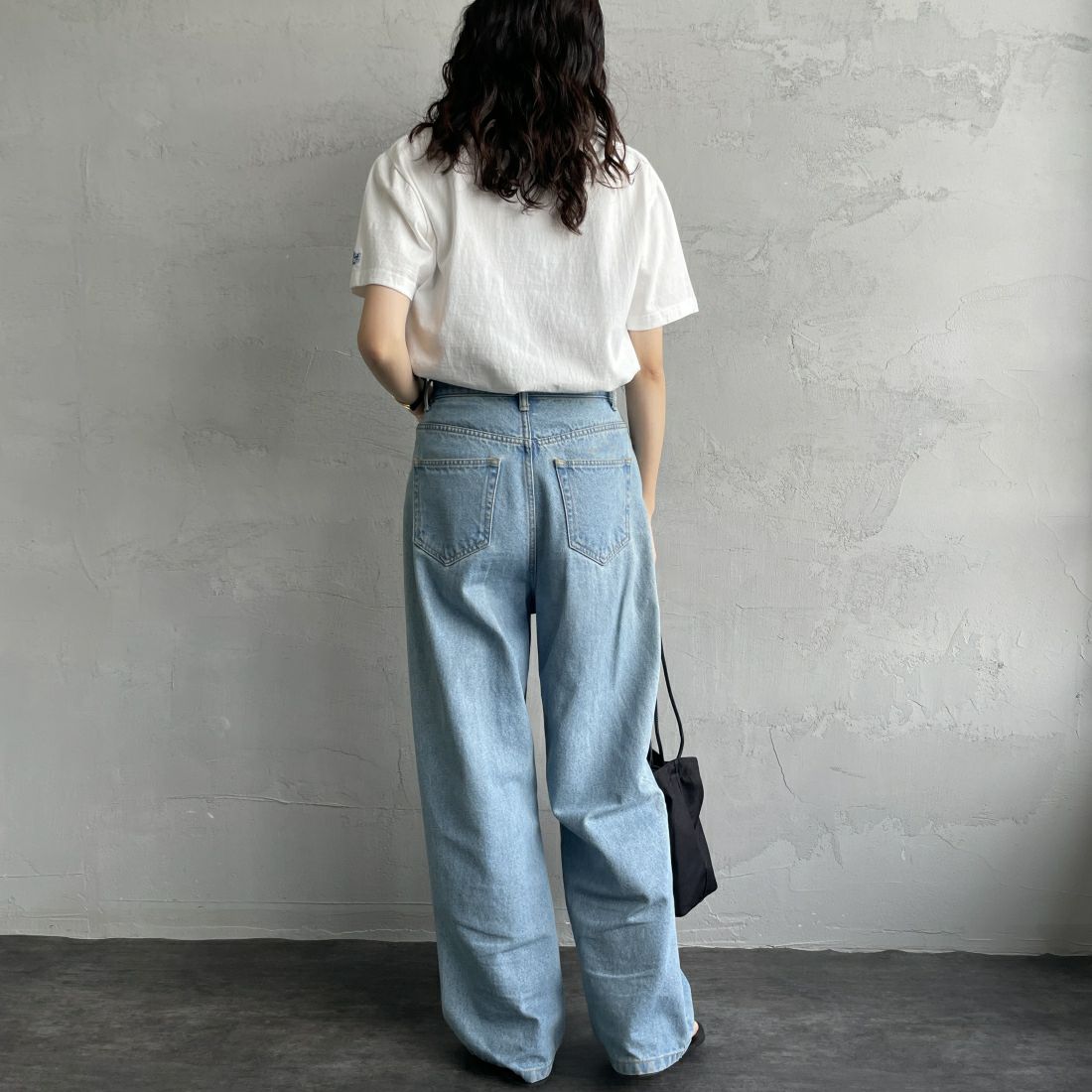 The Endless Summer [エンドレスサマー] 別注 花柄ワンポイント刺繍ロゴ ショートスリーブTシャツ [FH-24574503-JF] 07 WHITE &&モデル身長：160cm 着用サイズ：S&&