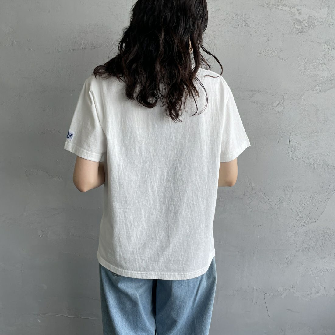 The Endless Summer [エンドレスサマー] 別注 花柄ワンポイント刺繍ロゴ ショートスリーブTシャツ [FH-24574503-JF] 07 WHITE &&モデル身長：160cm 着用サイズ：S&&