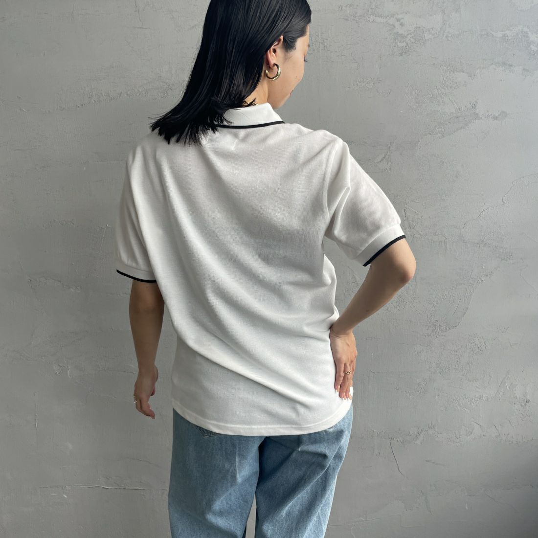 THE FOX [ザフォックス] 別注 ワンポイントロゴポロシャツ [JF24SS-05-JF] WHITE &&モデル身長：163cm 着用サイズ：S&&