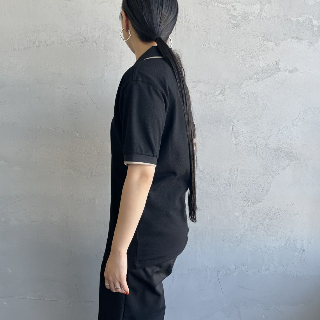 THE FOX [ザフォックス] 別注 ワンポイントロゴポロシャツ [JF24SS-05-JF] BLACK &&モデル身長：156cm 着用サイズ：S&&