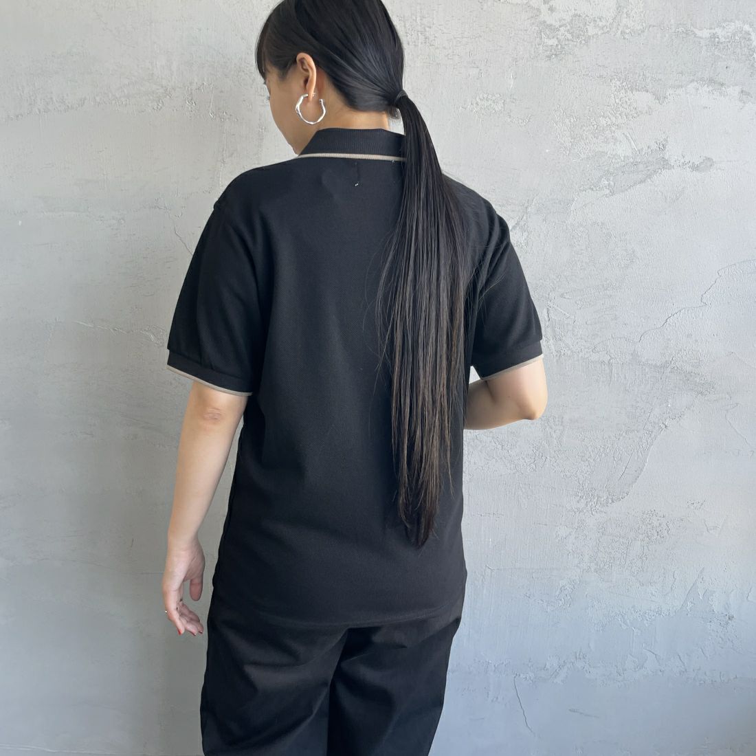 THE FOX [ザフォックス] 別注 ワンポイントロゴポロシャツ [JF24SS-05-JF] BLACK &&モデル身長：156cm 着用サイズ：S&&