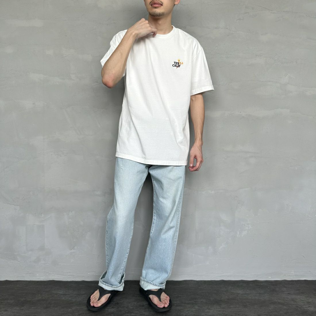 The Endless Summer [エンドレスサマー] 別注 花柄ワンポイント刺繍ロゴ ショートスリーブTシャツ [FH-24574503-JF] 07 WHITE &&モデル身長：168cm 着用サイズ：XL&&