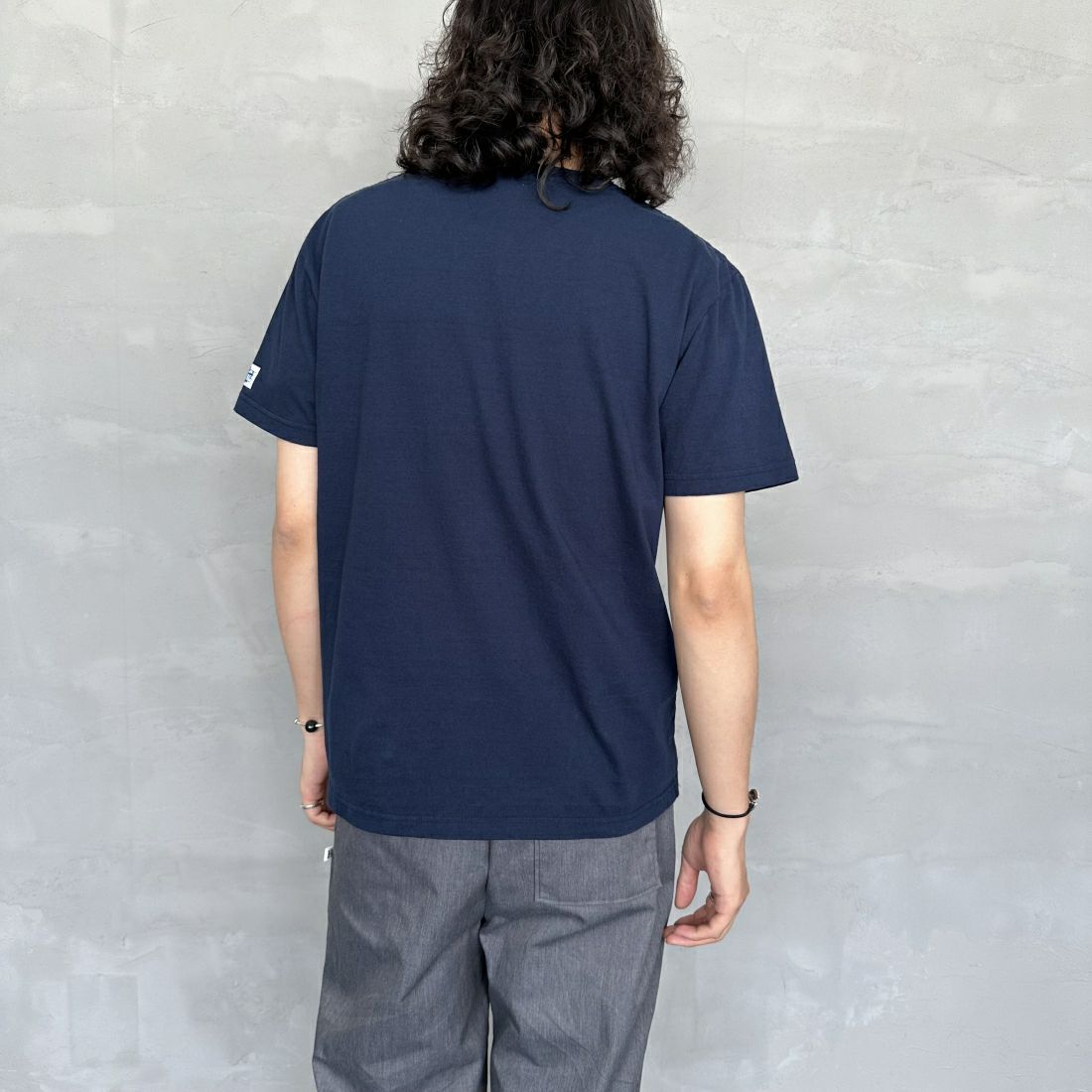 The Endless Summer [エンドレスサマー] 別注 花柄ワンポイント刺繍ロゴ ショートスリーブTシャツ [FH-24574503-JF] 60 NAVY &&モデル身長：173cm 着用サイズ：M&&