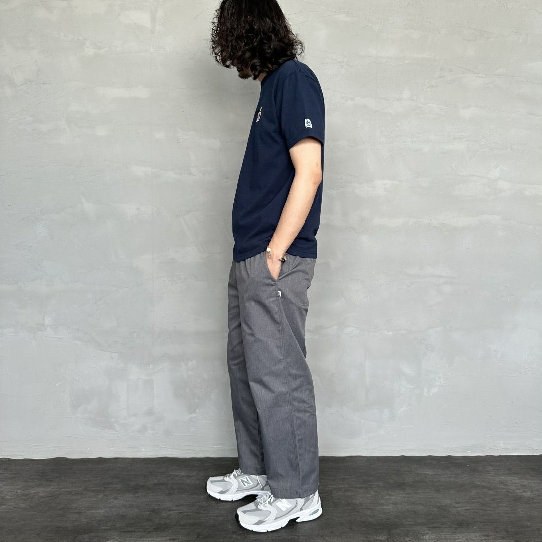 The Endless Summer [エンドレスサマー] 別注 花柄ワンポイント刺繍ロゴ ショートスリーブTシャツ [FH-24574503-JF] 60 NAVY &&モデル身長：173cm 着用サイズ：M&&