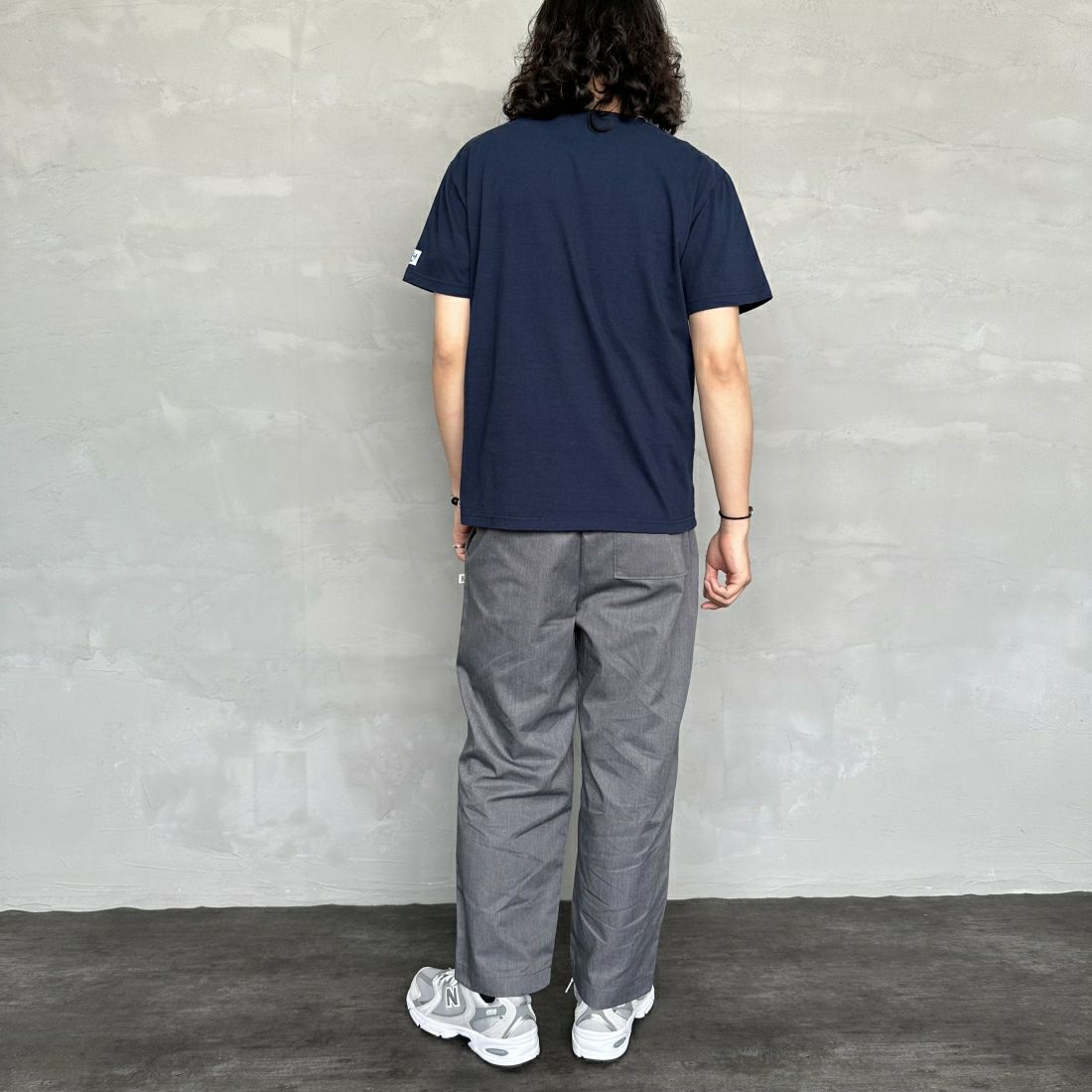 The Endless Summer [エンドレスサマー] 別注 花柄ワンポイント刺繍ロゴ ショートスリーブTシャツ [FH-24574503-JF] 60 NAVY &&モデル身長：173cm 着用サイズ：M&&