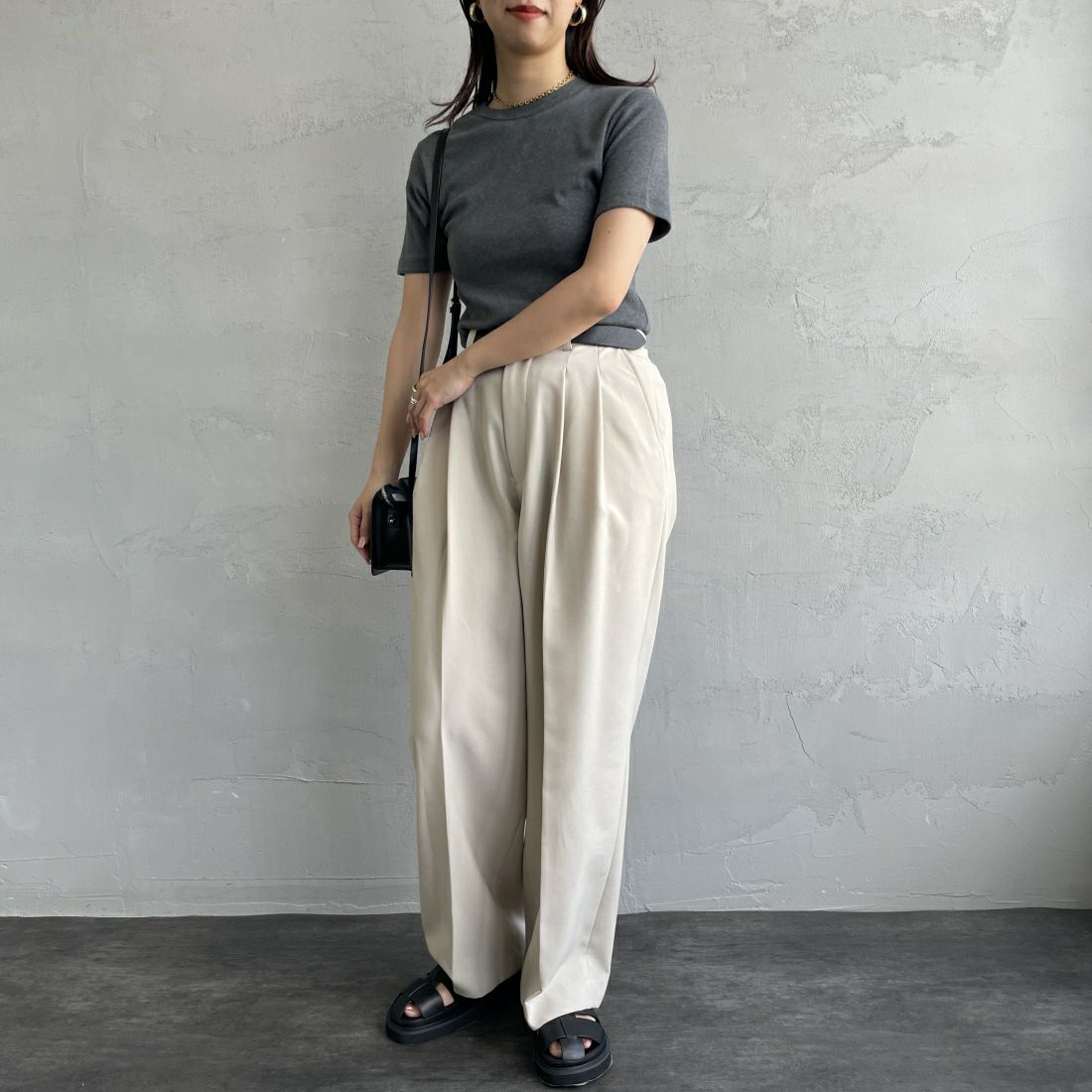 GICIPI [ジチピ] CRISTALLO クルーネックTシャツ [2412P] CARBONE &&モデル身長：163cm 着用サイズ：1&&
