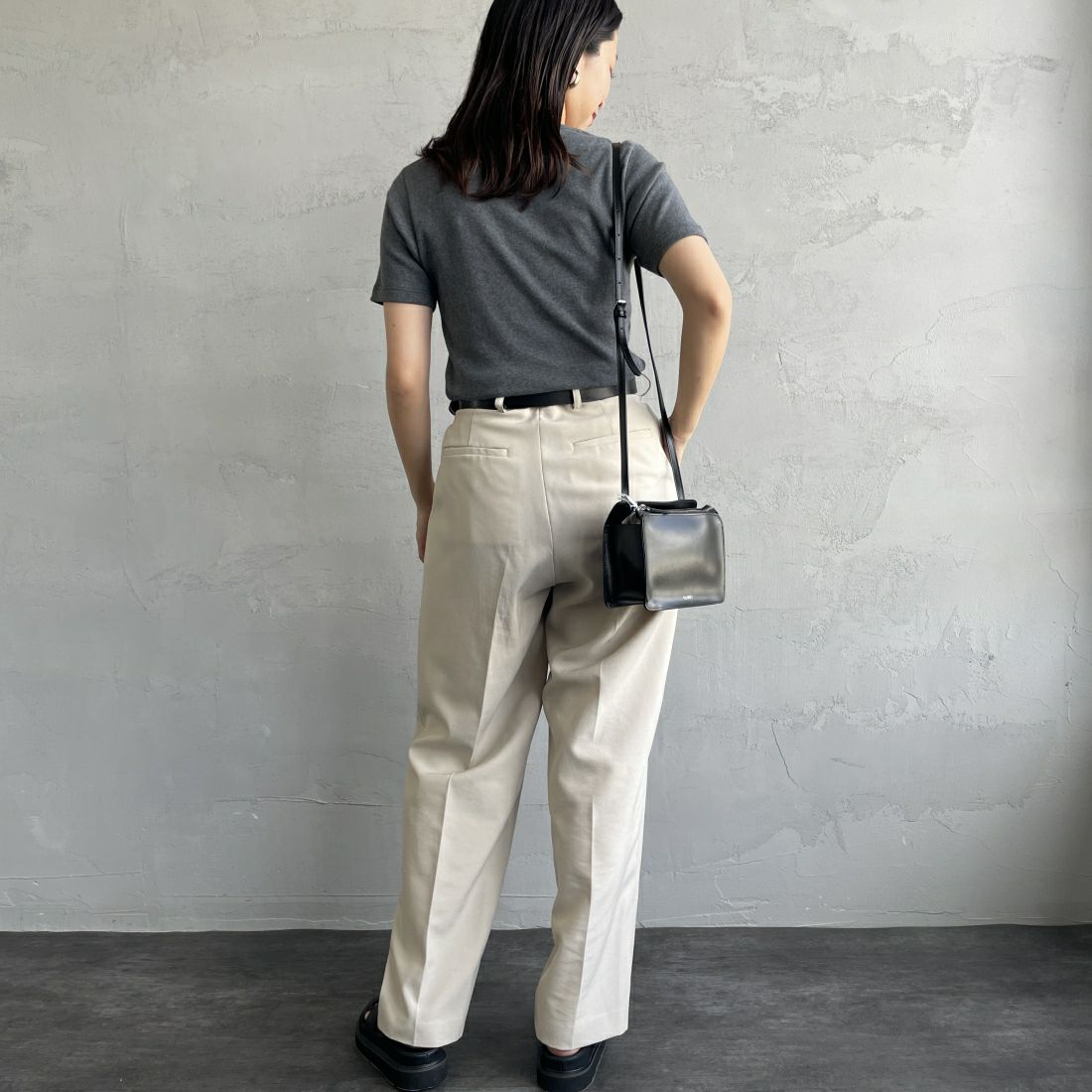 GICIPI [ジチピ] CRISTALLO クルーネックTシャツ [2412P] CARBONE &&モデル身長：163cm 着用サイズ：1&&