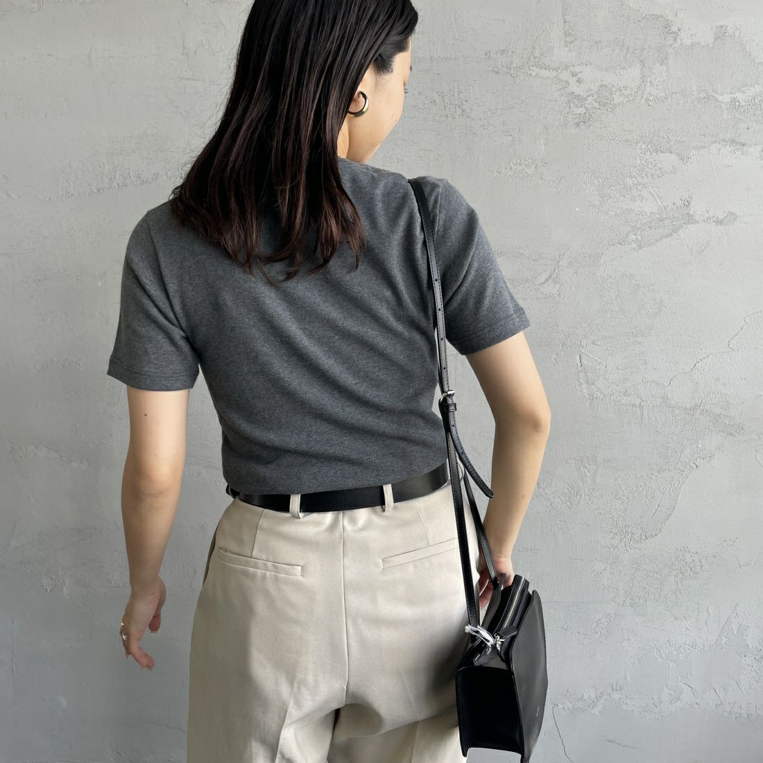 GICIPI [ジチピ] CRISTALLO クルーネックTシャツ [2412P] CARBONE &&モデル身長：163cm 着用サイズ：1&&