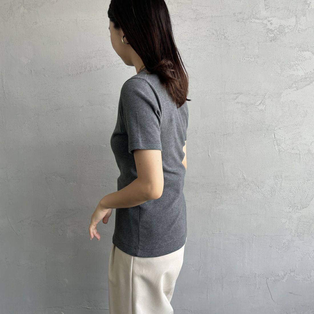 GICIPI [ジチピ] CRISTALLO クルーネックTシャツ [2412P] CARBONE &&モデル身長：163cm 着用サイズ：1&&