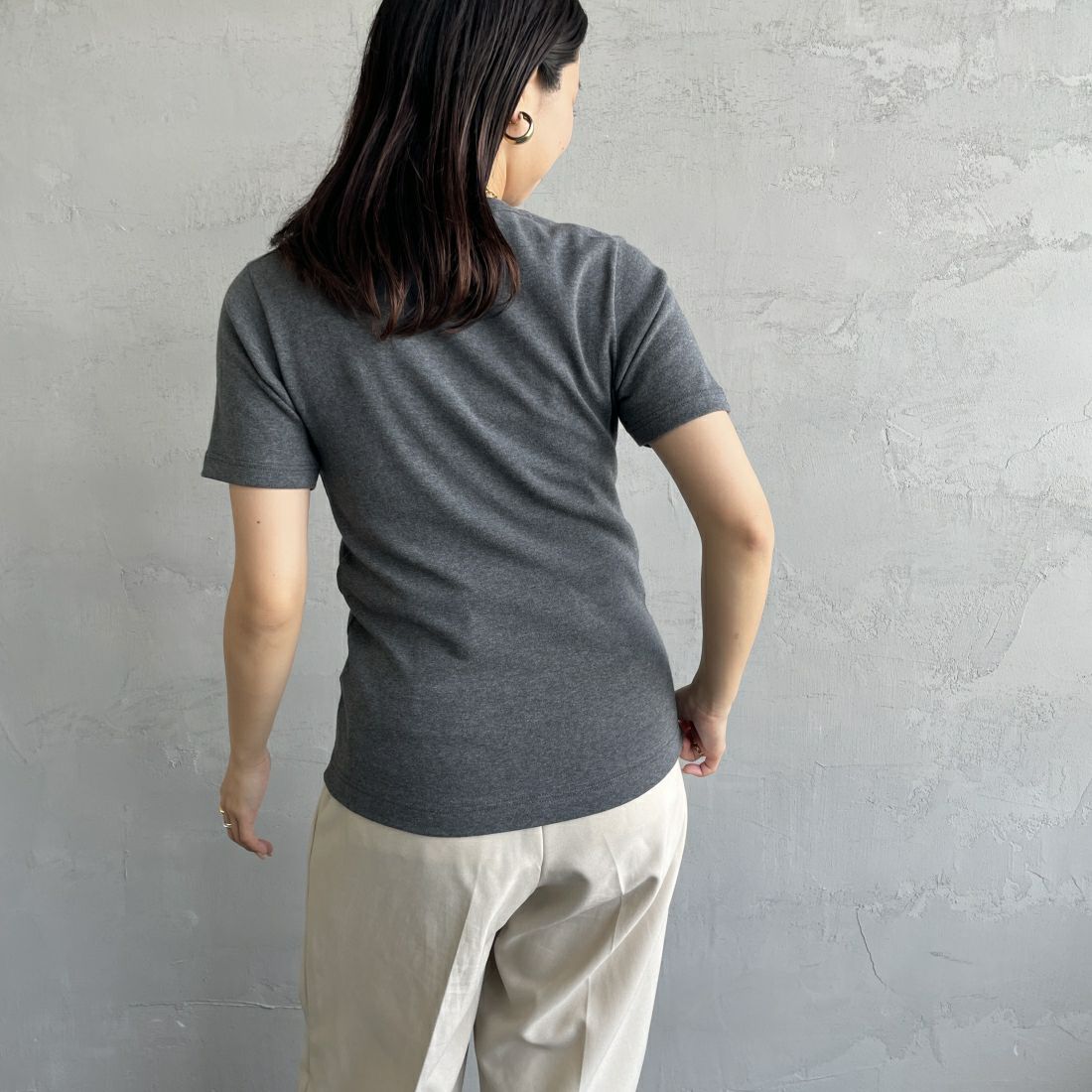 GICIPI [ジチピ] CRISTALLO クルーネックTシャツ [2412P] CARBONE &&モデル身長：163cm 着用サイズ：1&&