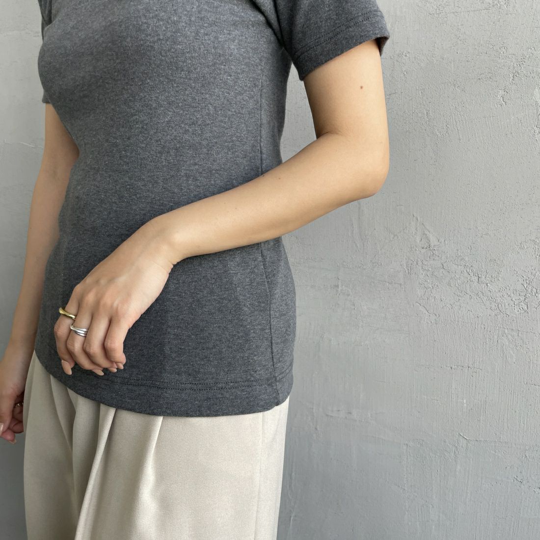 GICIPI [ジチピ] CRISTALLO クルーネックTシャツ [2412P] CARBONE &&モデル身長：163cm 着用サイズ：1&&