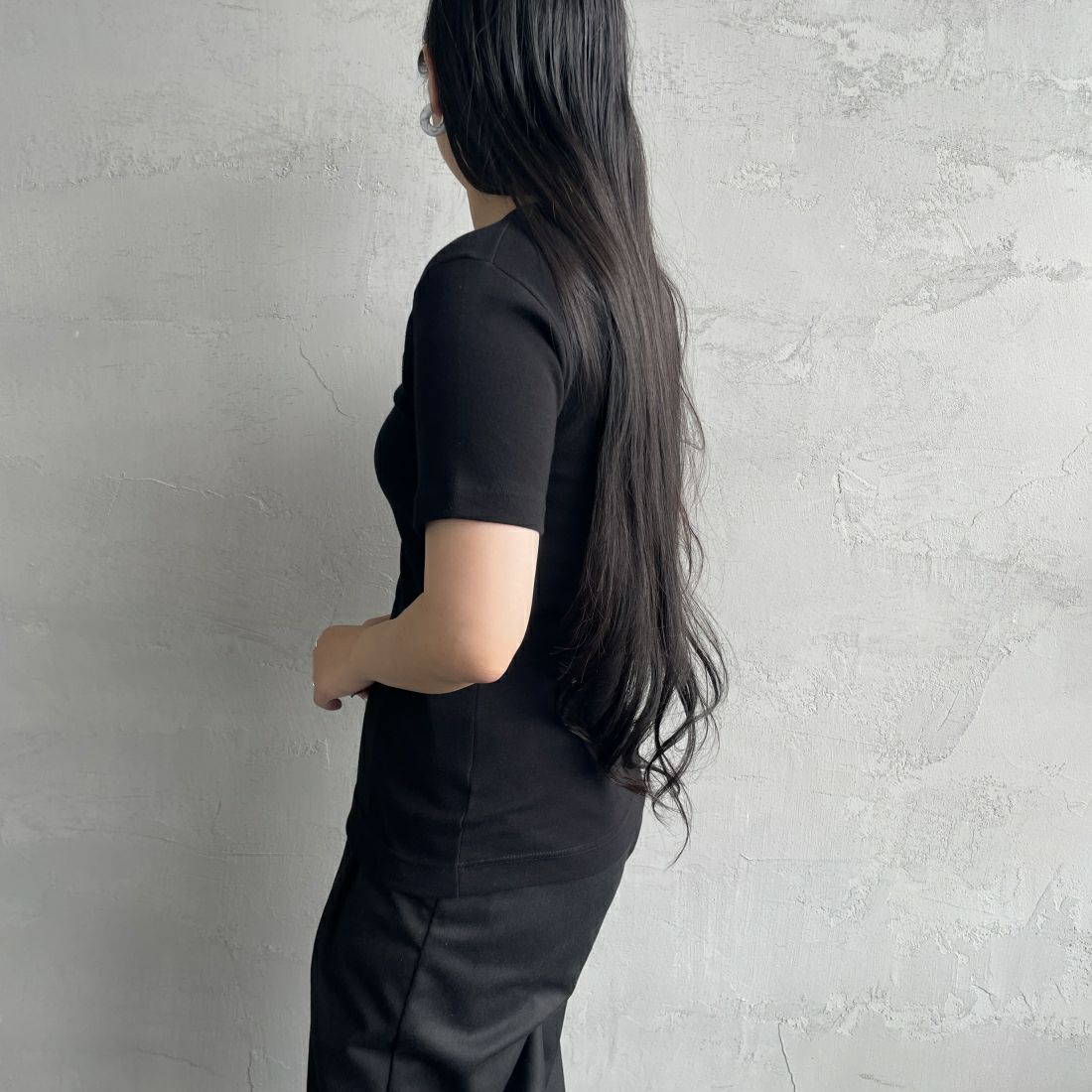 GICIPI [ジチピ] CRISTALLO クルーネックTシャツ [2412P] NERO &&モデル身長：156cm 着用サイズ：1&&