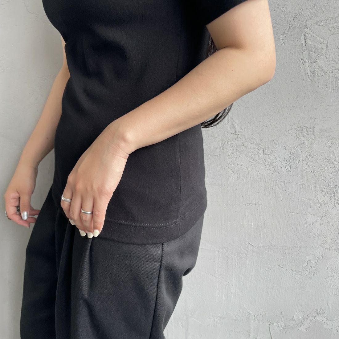 GICIPI [ジチピ] CRISTALLO クルーネックTシャツ [2412P] NERO &&モデル身長：156cm 着用サイズ：1&&