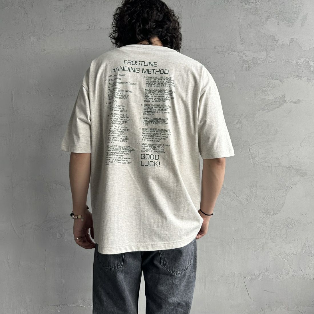 frostline [フロストライン] 別注 バックプリントTシャツ [FL-CST-IN4-JF] ASH &&モデル身長：173cm 着用サイズ：L&&