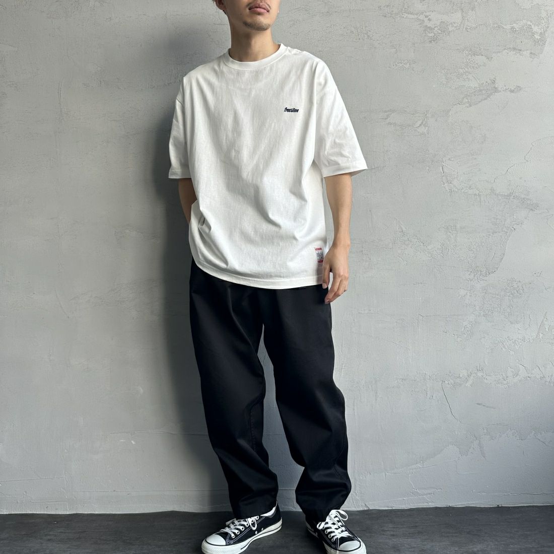 frostline [フロストライン] 別注 バックプリントTシャツ [FL-CST-IN4-JF] WHITE &&モデル身長：168cm 着用サイズ：L&&