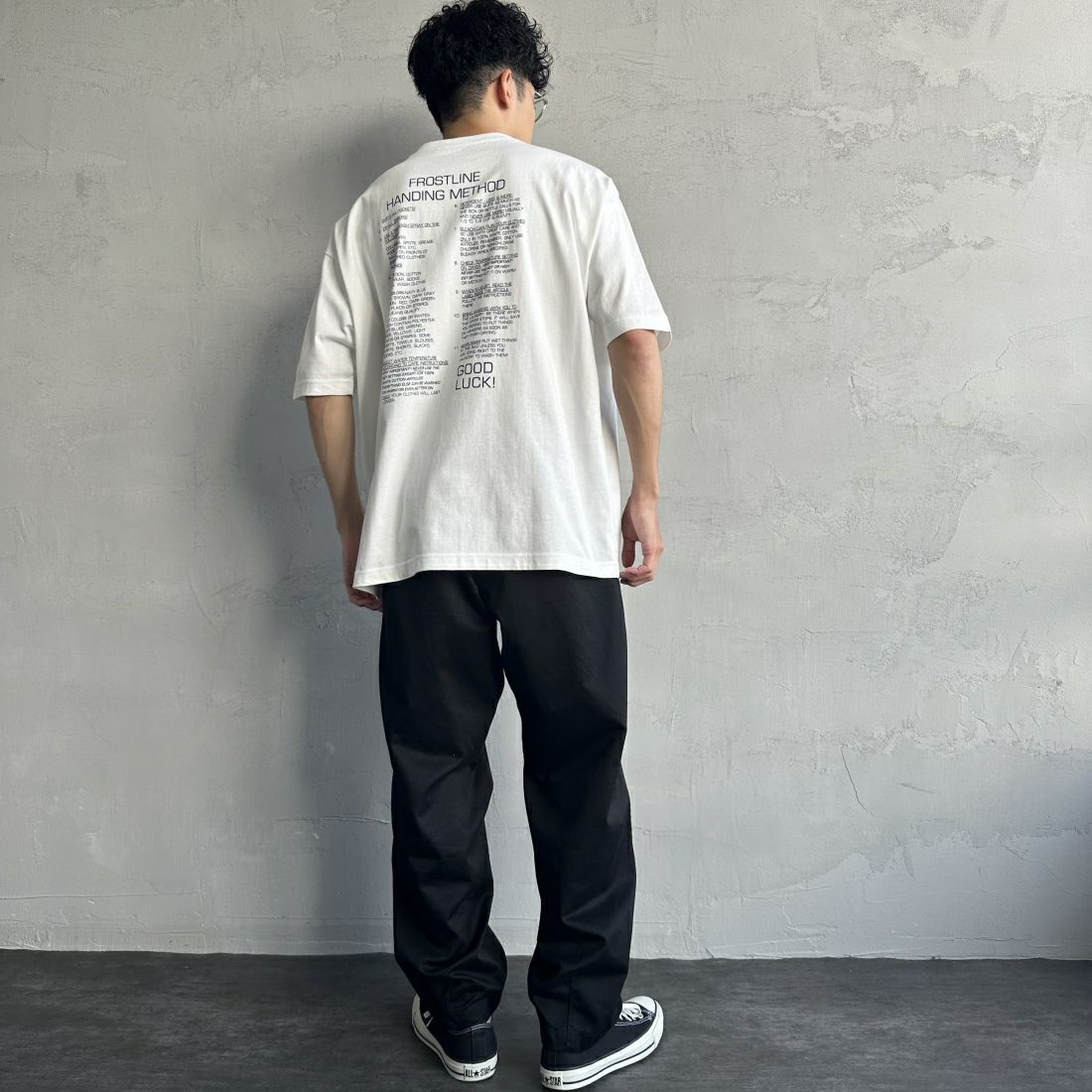 frostline [フロストライン] 別注 バックプリントTシャツ [FL-CST-IN4-JF] WHITE &&モデル身長：168cm 着用サイズ：L&&