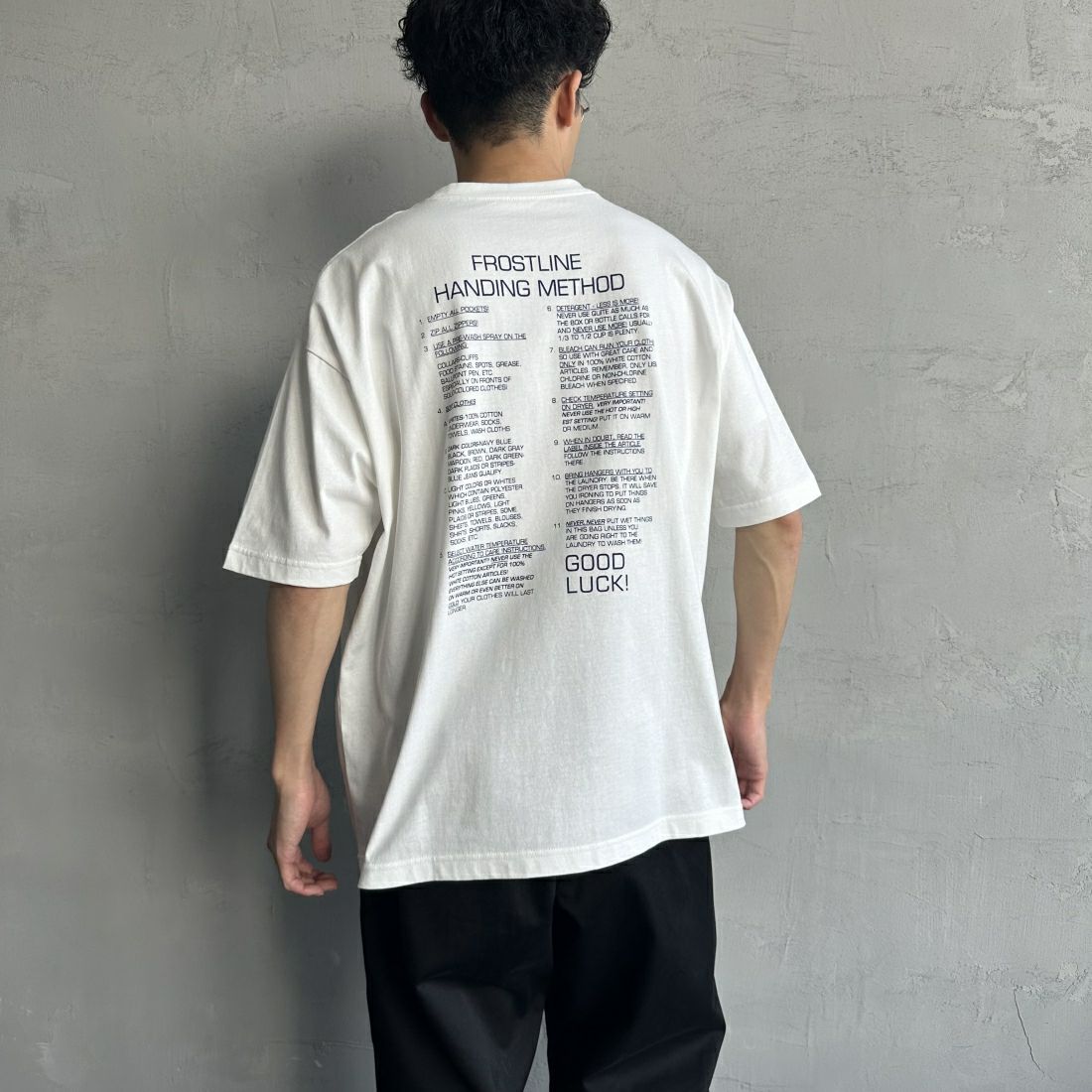 frostline [フロストライン] 別注 バックプリントTシャツ [FL-CST-IN4-JF] WHITE &&モデル身長：168cm 着用サイズ：L&&
