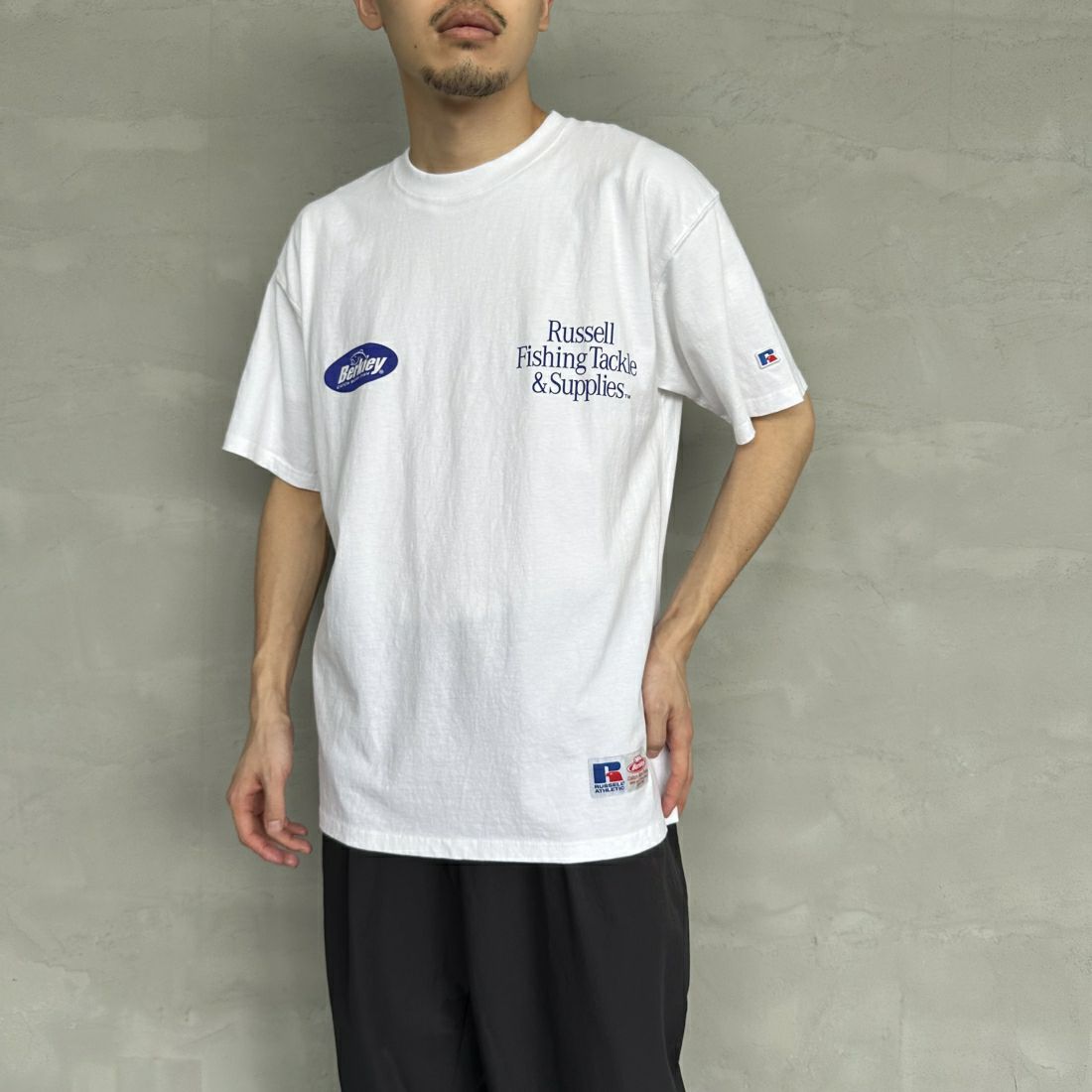 Berkley × RUSSELL ATHLETIC [バークレー × ラッセルアスレチック] 別注 CATCH MORE FISH バックプリントTシャツ [RBK-24175IN-JF1] WHITE &&モデル身長：168cm 着用サイズ：L&&