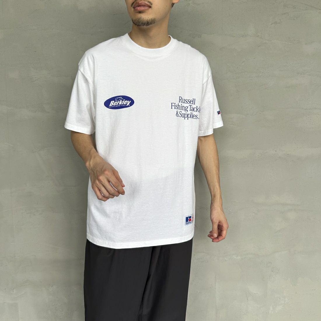 Berkley × RUSSELL ATHLETIC [バークレー × ラッセルアスレチック] 別注 CATCH MORE FISH バックプリントTシャツ [RBK-24175IN-JF1] WHITE &&モデル身長：168cm 着用サイズ：L&&
