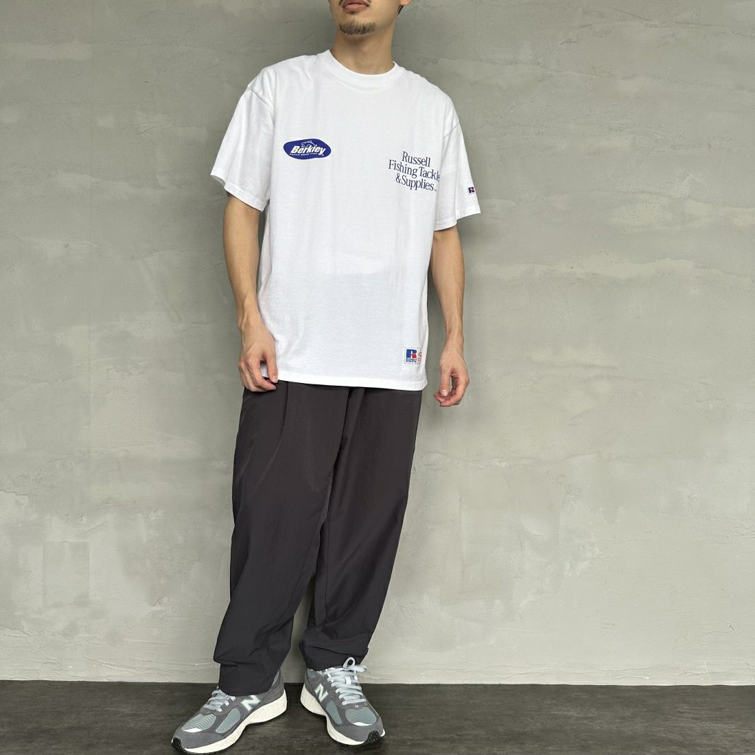 Berkley × RUSSELL ATHLETIC [バークレー × ラッセルアスレチック] 別注 CATCH MORE FISH バックプリントTシャツ [RBK-24175IN-JF1] WHITE &&モデル身長：168cm 着用サイズ：L&&