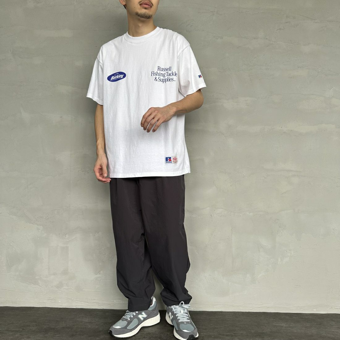 Berkley × RUSSELL ATHLETIC [バークレー × ラッセルアスレチック] 別注 CATCH MORE FISH バックプリントTシャツ [RBK-24175IN-JF1] WHITE &&モデル身長：168cm 着用サイズ：L&&