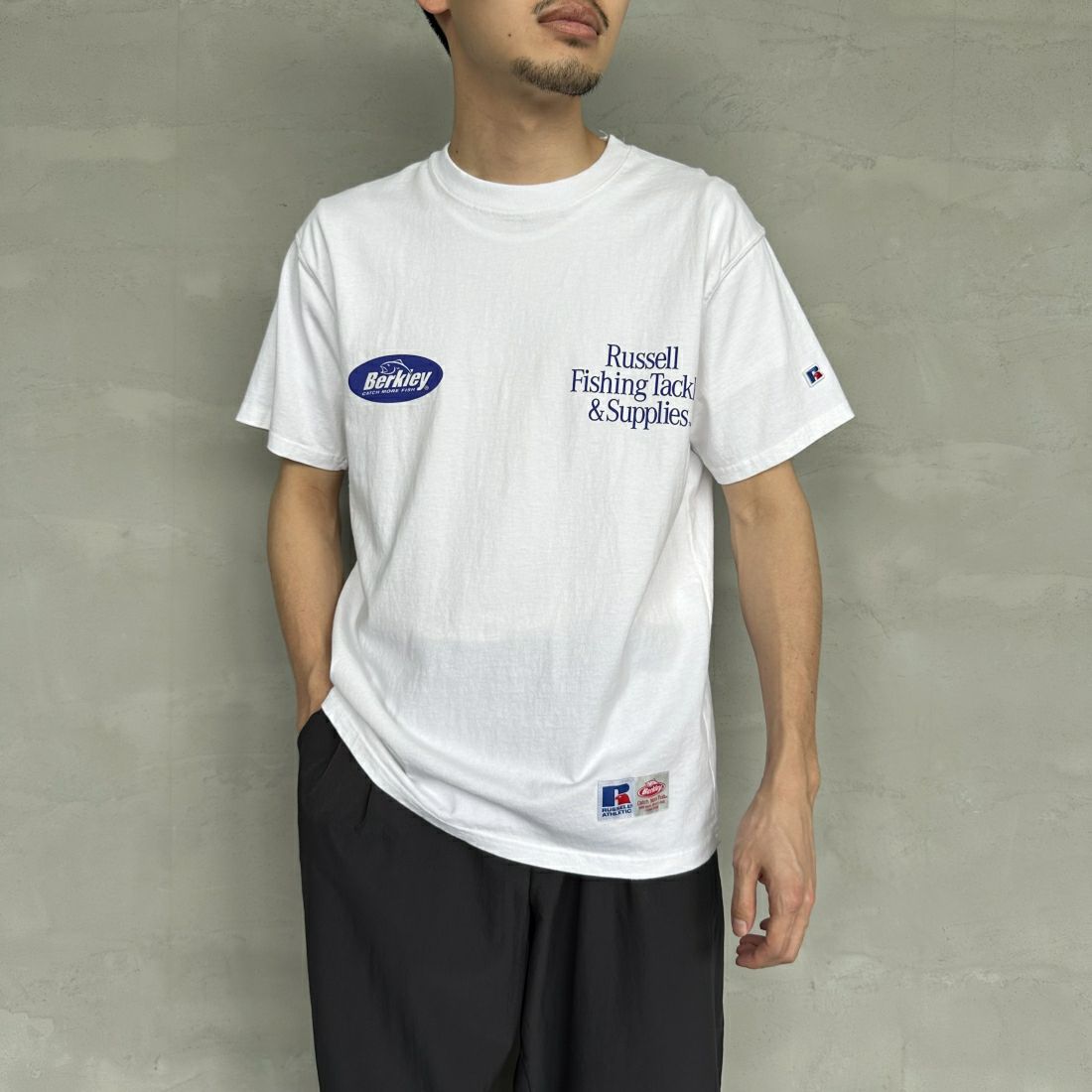 Berkley × RUSSELL ATHLETIC [バークレー × ラッセルアスレチック] 別注 CATCH MORE FISH バックプリントTシャツ [RBK-24175IN-JF1] WHITE &&モデル身長：168cm 着用サイズ：M&&
