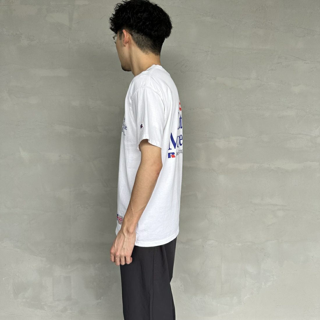 Berkley × RUSSELL ATHLETIC [バークレー × ラッセルアスレチック] 別注 CATCH MORE FISH バックプリントTシャツ [RBK-24175IN-JF1] WHITE &&モデル身長：168cm 着用サイズ：M&&