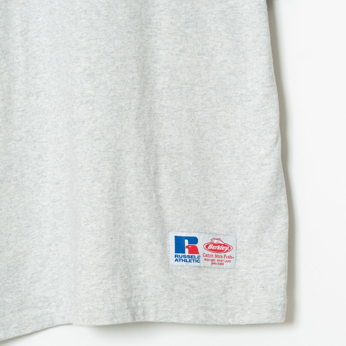 Berkley × RUSSELL ATHLETIC [バークレー × ラッセルアスレチック] 別注 CATCH MORE FISH バックプリントTシャツ [RBK-24175IN-JF1] ASH