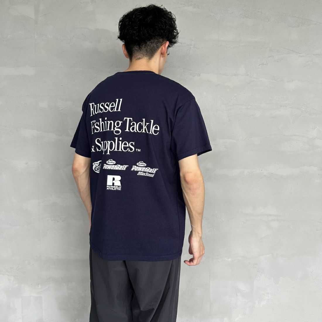 Berkley × RUSSELL ATHLETIC [バークレー × ラッセルアスレチック] 別注 バックプリントTシャツ [RBK-24175IN-JF2] NAVY &&モデル身長：168cm 着用サイズ：M&&