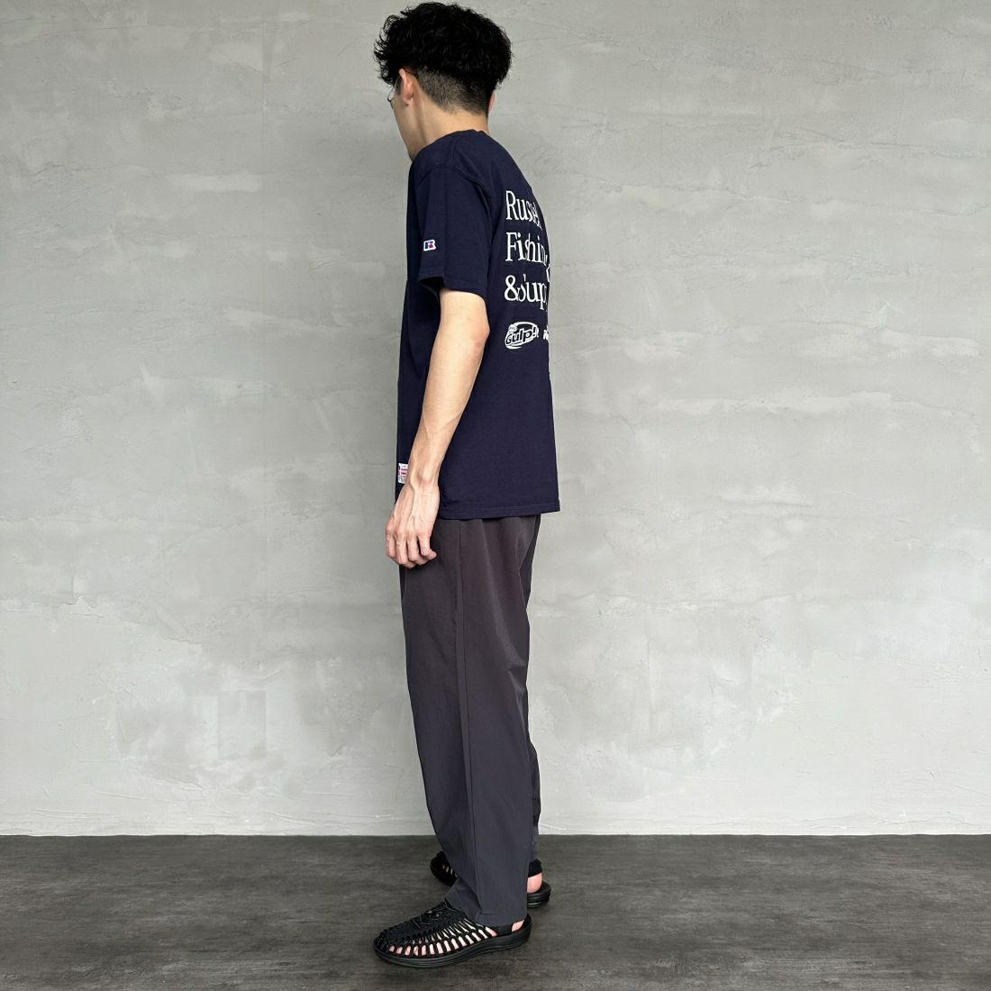 Berkley × RUSSELL ATHLETIC [バークレー × ラッセルアスレチック] 別注 バックプリントTシャツ [RBK-24175IN-JF2] NAVY &&モデル身長：168cm 着用サイズ：M&&