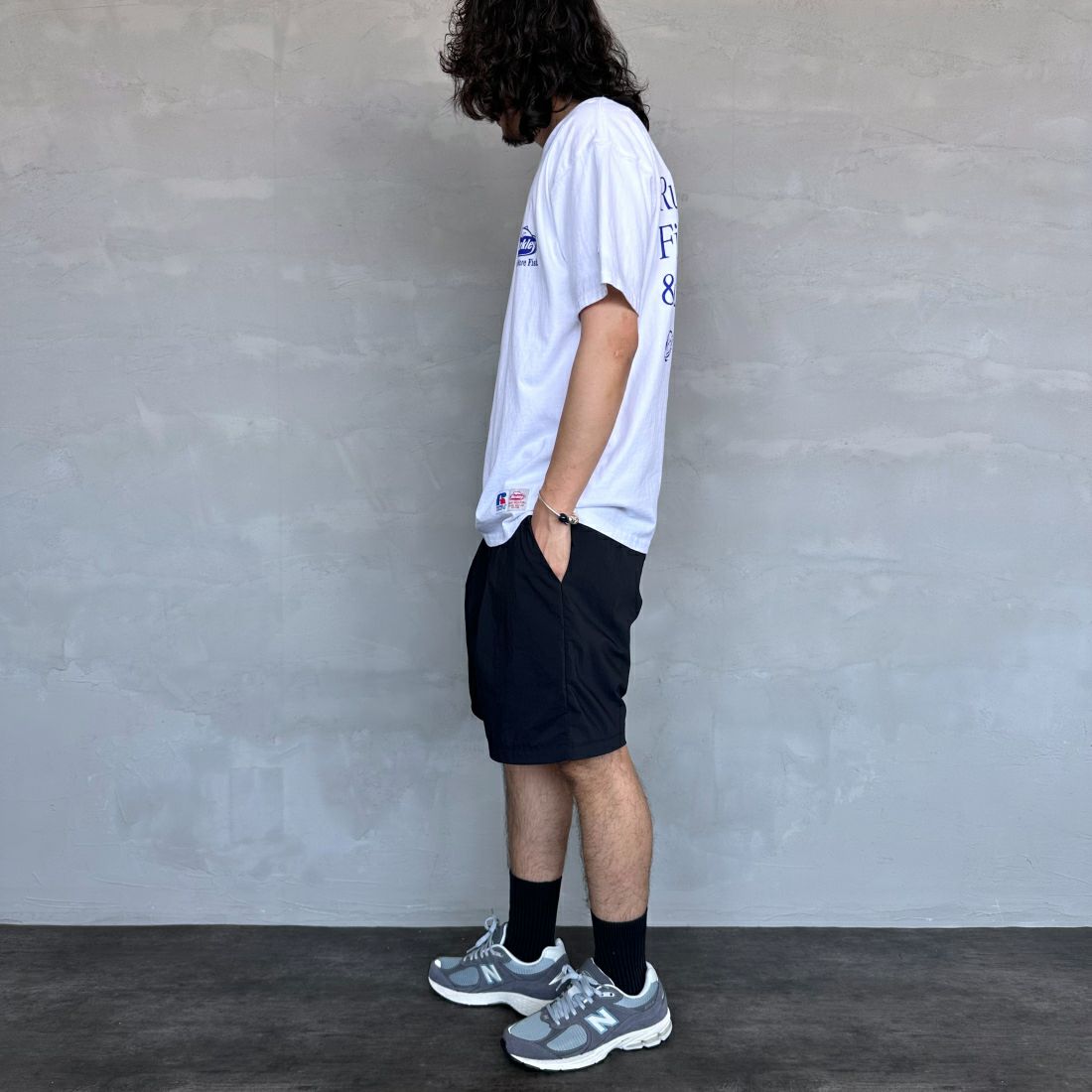 Berkley × RUSSELL ATHLETIC [バークレー × ラッセルアスレチック] 別注 バックプリントTシャツ [RBK-24175IN-JF2] WHITE &&モデル身長：173cm 着用サイズ：L&&