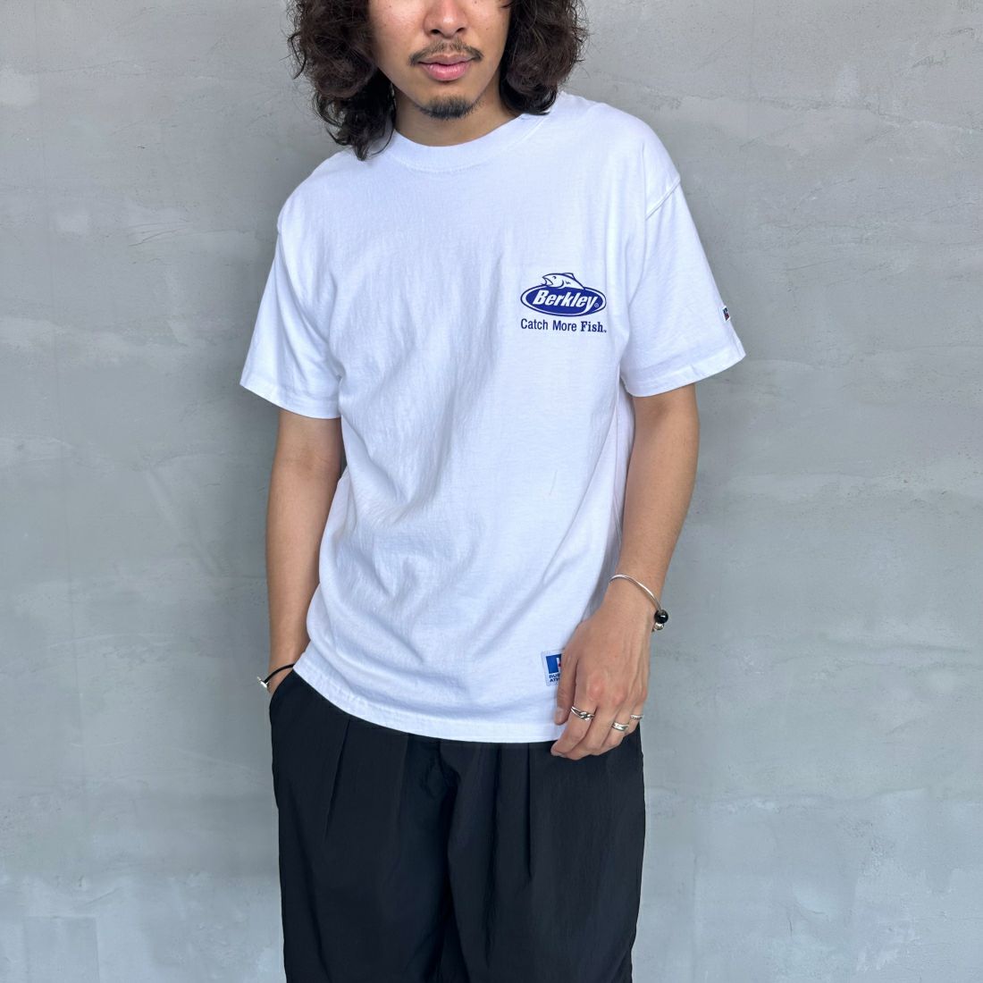 Berkley × RUSSELL ATHLETIC [バークレー × ラッセルアスレチック] 別注 バックプリントTシャツ [RBK-24175IN-JF2] WHITE &&モデル身長：173cm 着用サイズ：M&&