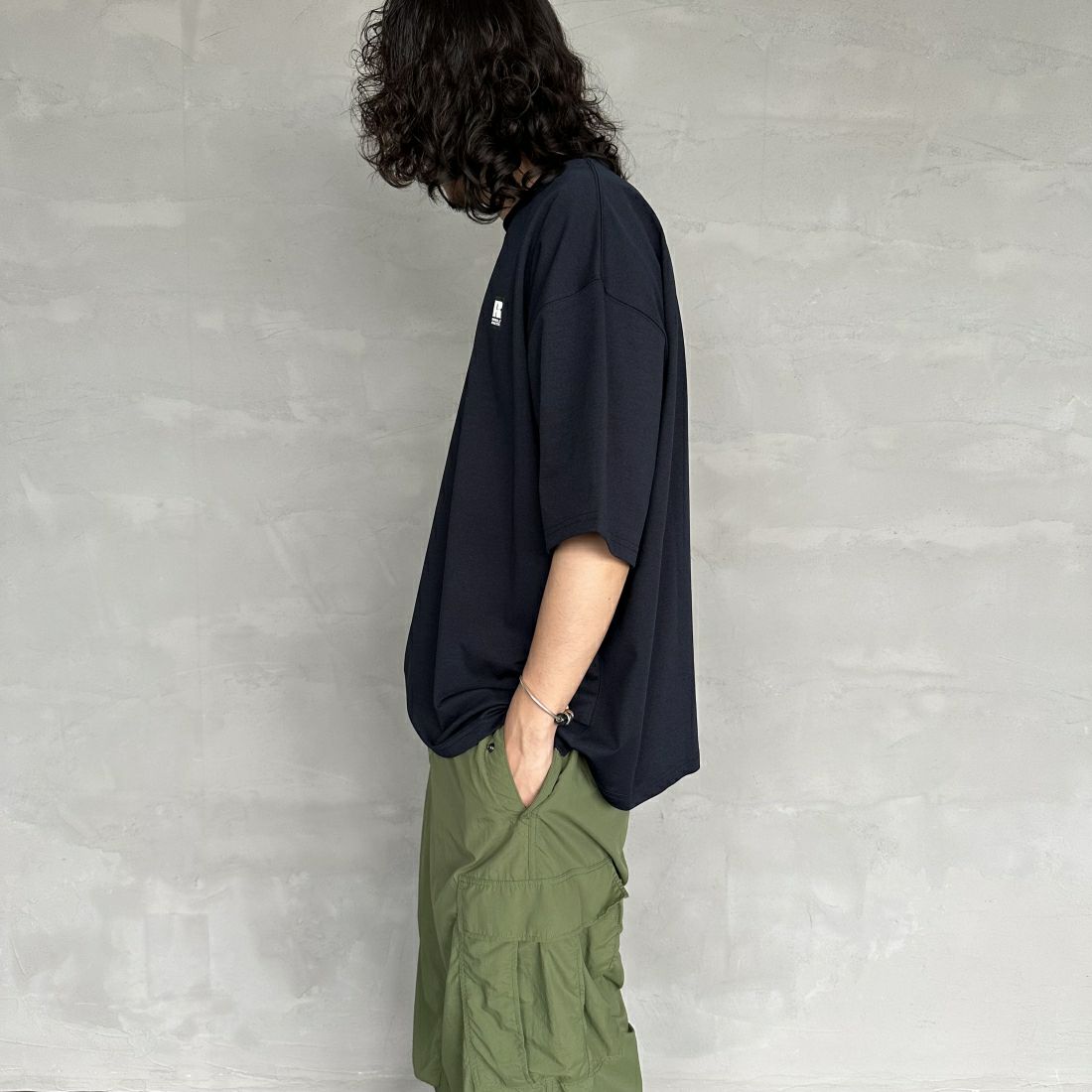 RUSSELL ATHLETIC [ラッセル アスレチック] 別注 DRI POWER ワンポイントロゴTシャツ [RJ-24170IN-JF] NAVY &&モデル身長：173cm 着用サイズ：L&&