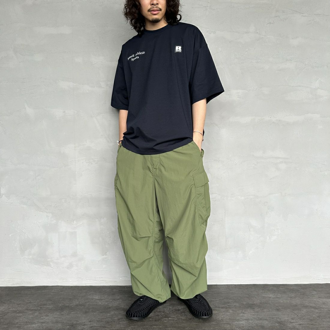 RUSSELL ATHLETIC [ラッセル アスレチック] 別注 DRI POWER ワンポイントロゴTシャツ [RJ-24170IN-JF] NAVY &&モデル身長：173cm 着用サイズ：L&&