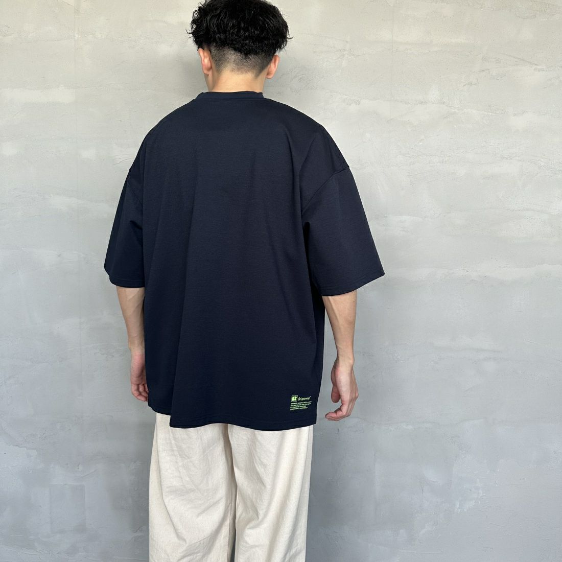 RUSSELL ATHLETIC [ラッセル アスレチック] 別注 DRI POWER ワンポイントロゴTシャツ [RJ-24170IN-JF] NAVY &&モデル身長：168cm 着用サイズ：L&&