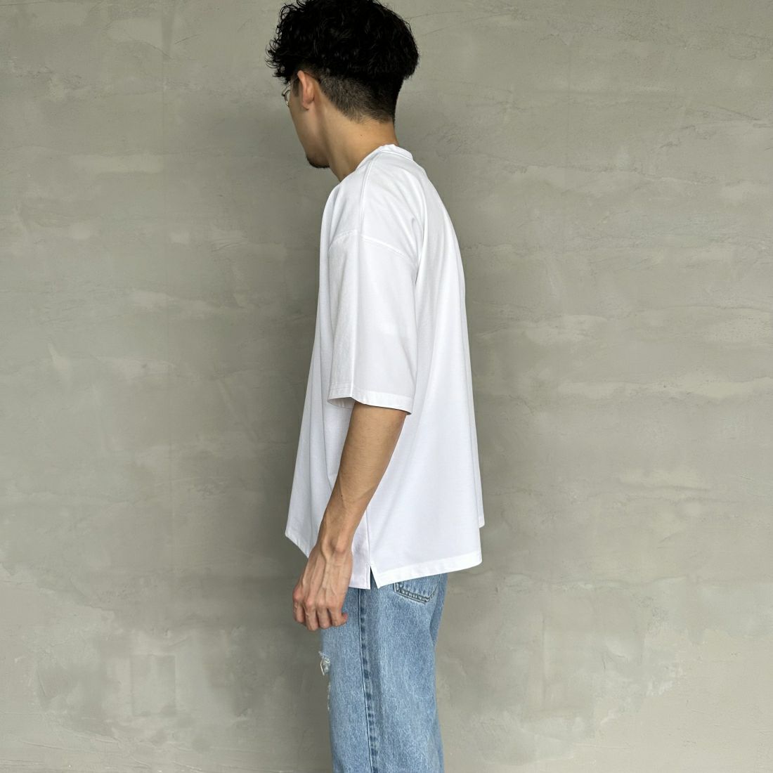 RUSSELL ATHLETIC [ラッセル アスレチック] 別注 DRI POWER ワンポイントロゴTシャツ [RJ-24170IN-JF] WHITE &&モデル身長：168cm 着用サイズ：M&&