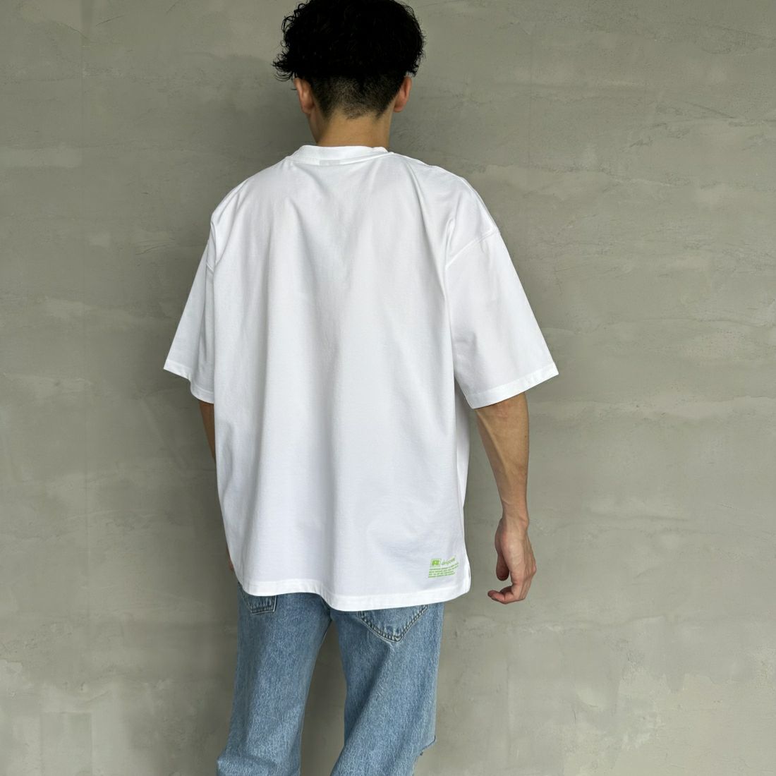RUSSELL ATHLETIC [ラッセル アスレチック] 別注 DRI POWER ワンポイントロゴTシャツ [RJ-24170IN-JF] WHITE &&モデル身長：168cm 着用サイズ：M&&
