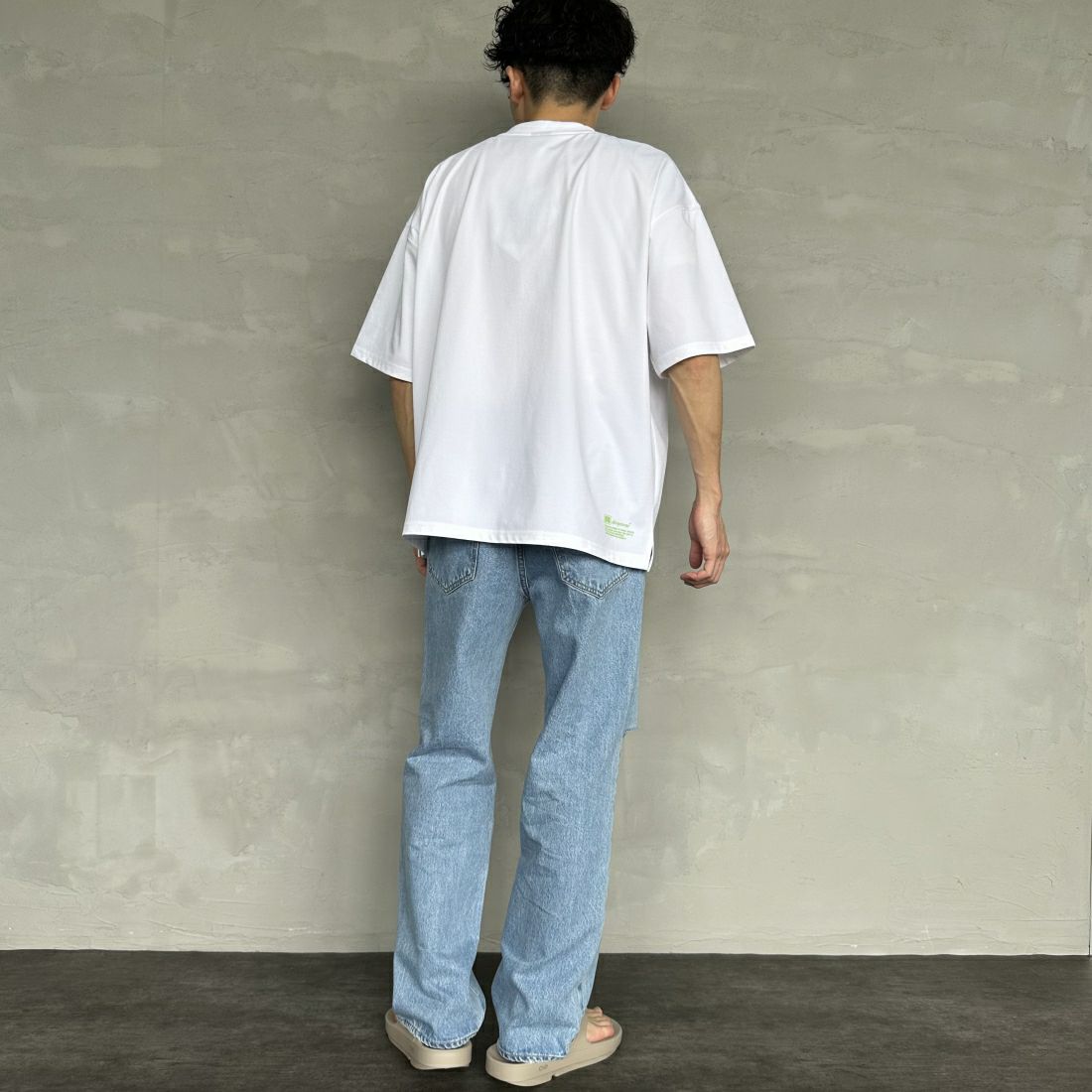 RUSSELL ATHLETIC [ラッセル アスレチック] 別注 DRI POWER ワンポイントロゴTシャツ [RJ-24170IN-JF] WHITE &&モデル身長：168cm 着用サイズ：M&&