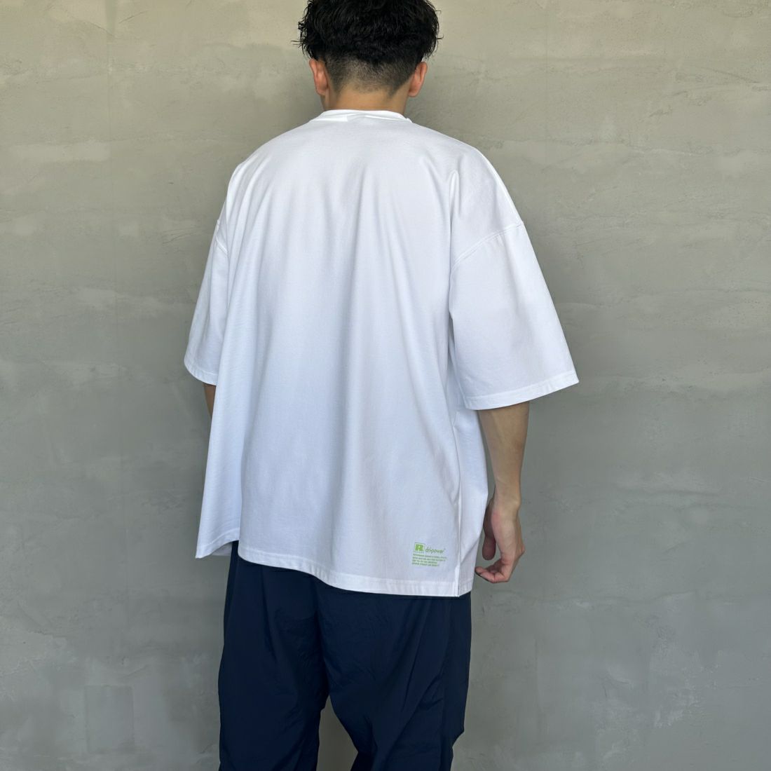 RUSSELL ATHLETIC [ラッセル アスレチック] 別注 DRI POWER ワンポイントロゴTシャツ [RJ-24170IN-JF] WHITE &&モデル身長：168cm 着用サイズ：L&&