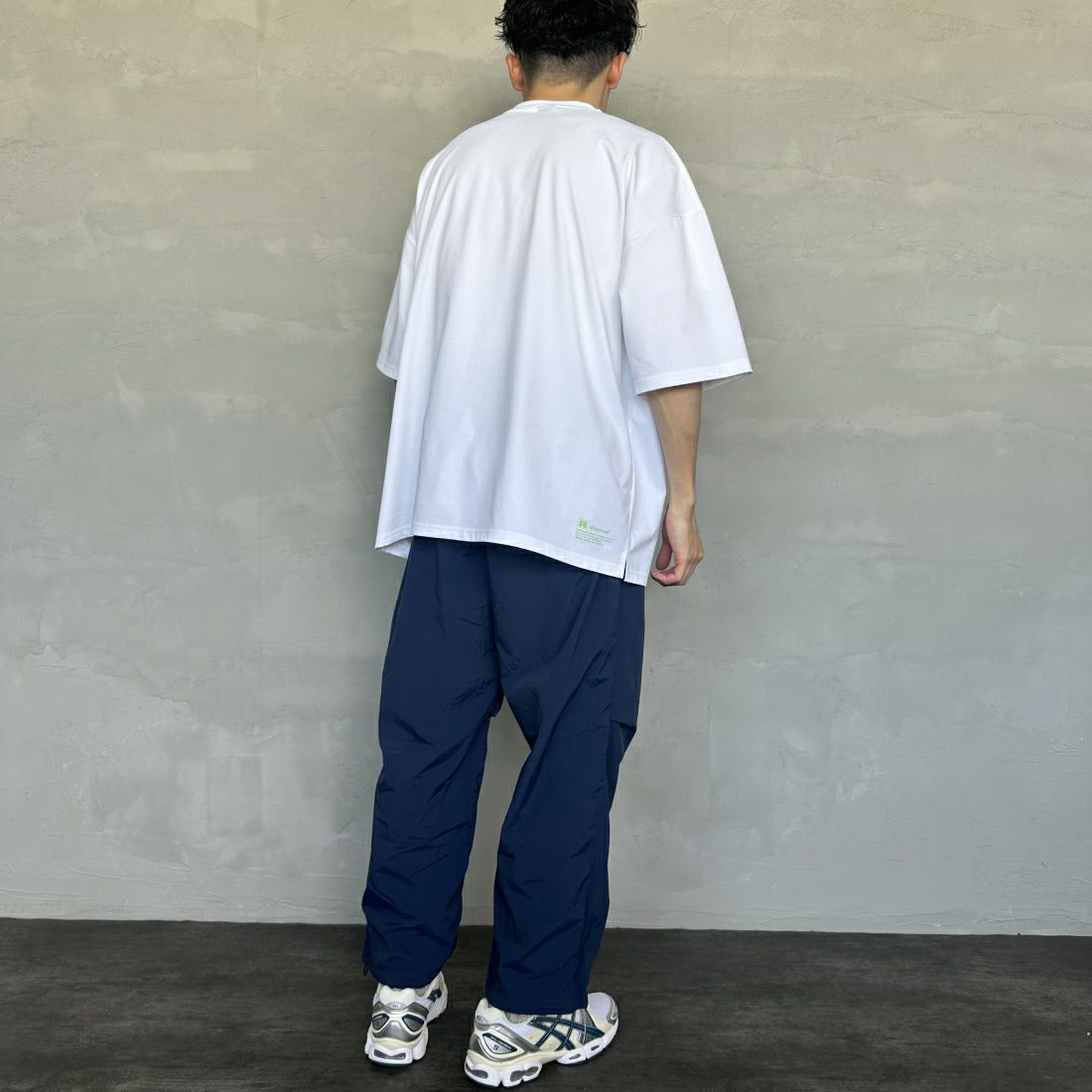 RUSSELL ATHLETIC [ラッセル アスレチック] 別注 DRI POWER ワンポイントロゴTシャツ [RJ-24170IN-JF] WHITE &&モデル身長：168cm 着用サイズ：L&&
