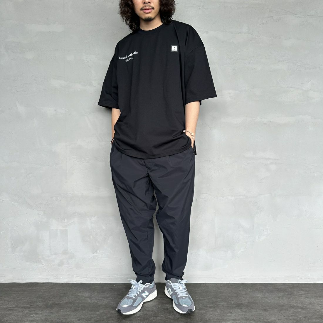 RUSSELL ATHLETIC [ラッセル アスレチック] 別注 DRI POWER ワンポイントロゴTシャツ [RJ-24170IN-JF] BLACK &&モデル身長：173cm 着用サイズ：XL&&
