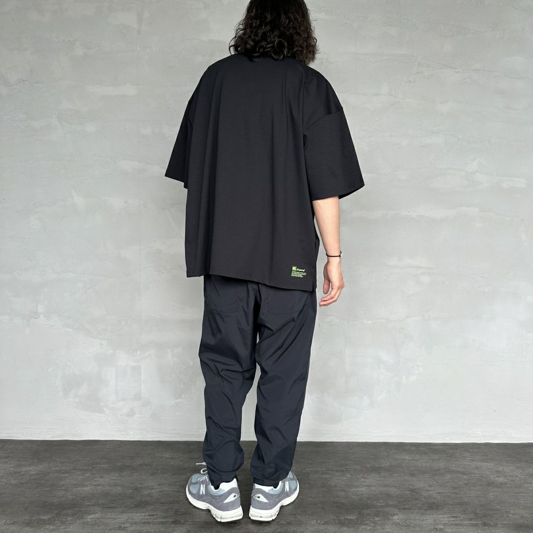 RUSSELL ATHLETIC [ラッセル アスレチック] 別注 DRI POWER ワンポイントロゴTシャツ [RJ-24170IN-JF] BLACK &&モデル身長：173cm 着用サイズ：XL&&