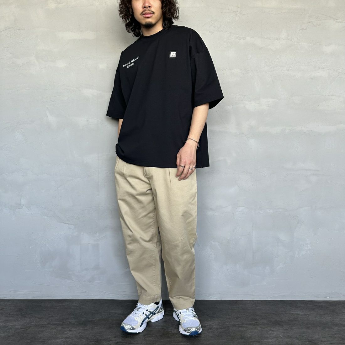 RUSSELL ATHLETIC [ラッセル アスレチック] 別注 DRI POWER ワンポイントロゴTシャツ [RJ-24170IN-JF] BLACK &&モデル身長：173cm 着用サイズ：L&&