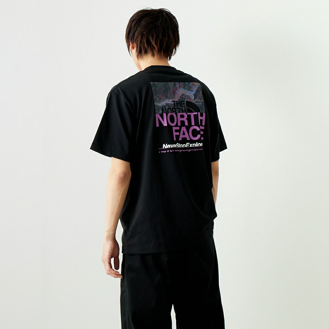 THE NORTH FACE [ザ ノースフェイス] ショートスリーブハーフスウィッチングロゴTシャツ [NT32458] K &&モデル身長：182cm 着用サイズ：L&&